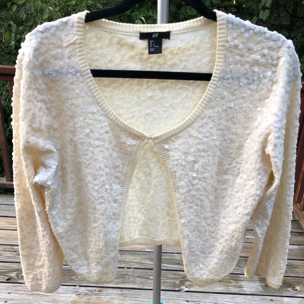 Adorable cream sequined cardigan!! 🎀💟